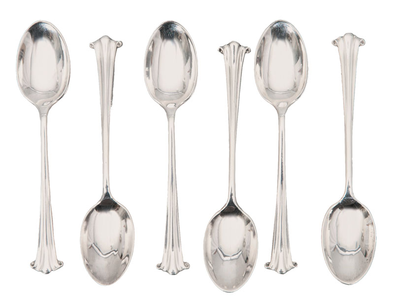 A set of 6 tea spoons