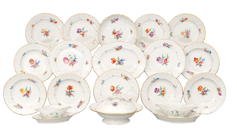 A dinner service 'Neuosier' with flower decoration