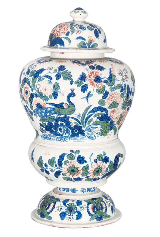 Deckelvase mit Blüten und Vögeln