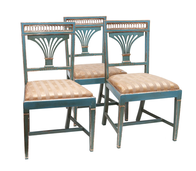 A set of 3 chairs