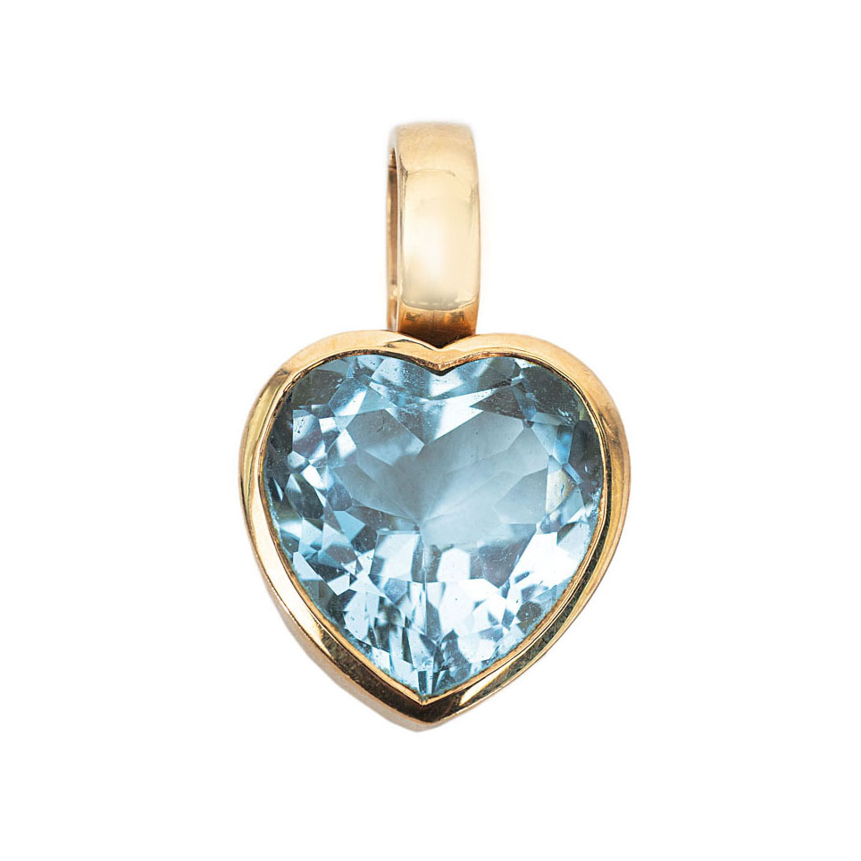 A heartshaped topaz pendant
