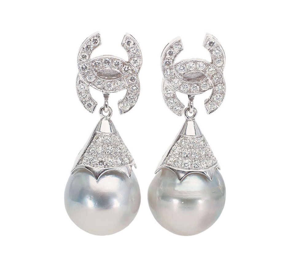 A pair of Southsea pearl diamond earpendants