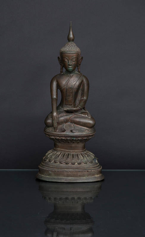 A bronze figure 'Buddha Shakyamuni'