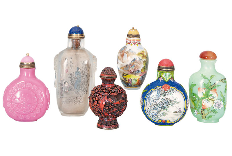 A set of 6 snuff bottles