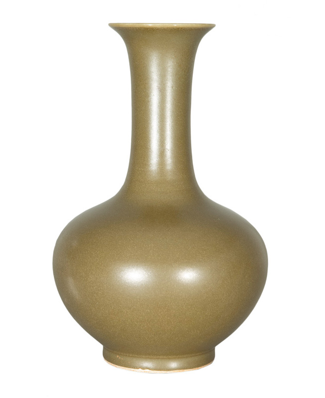 An elegant teadust vase