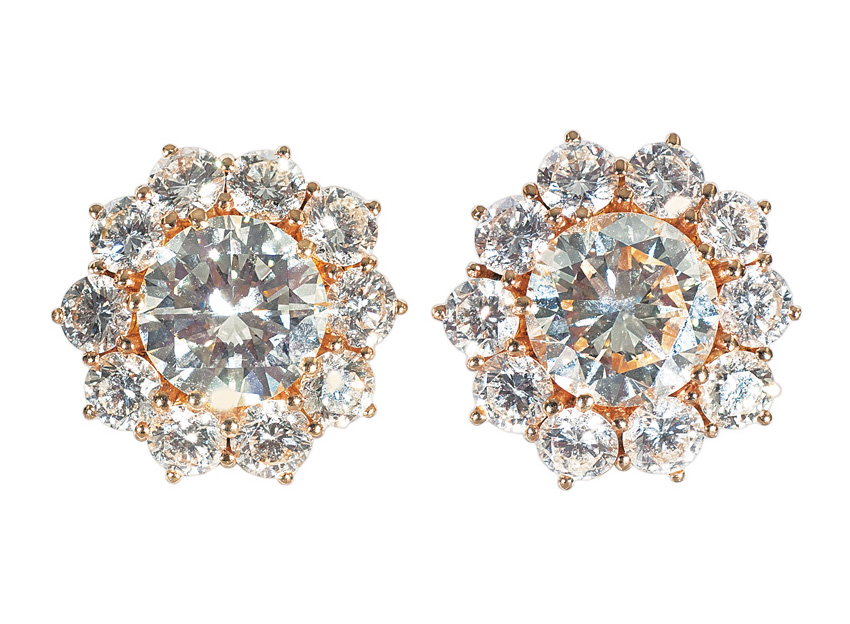 A pair of extraordinary highcarat diamond earstuds