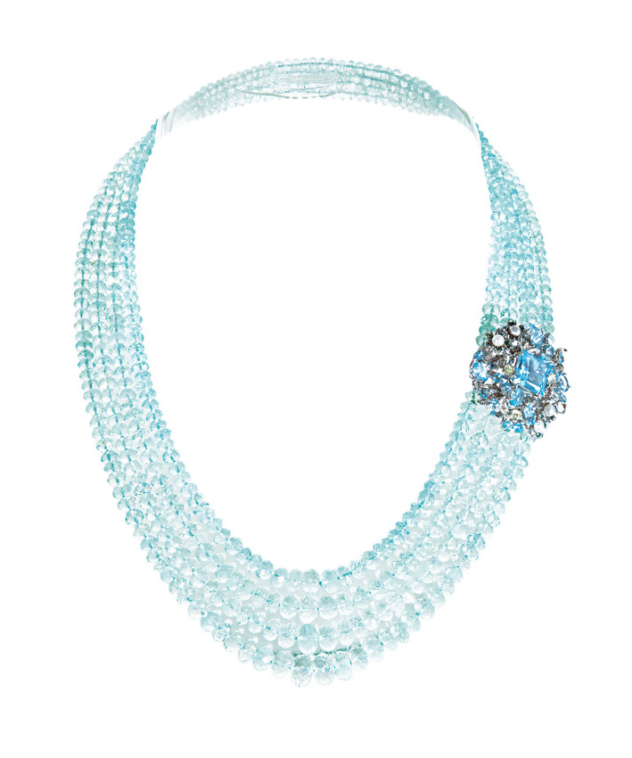 An aquamarin necklace with a splendid aquamarin diamond clasp