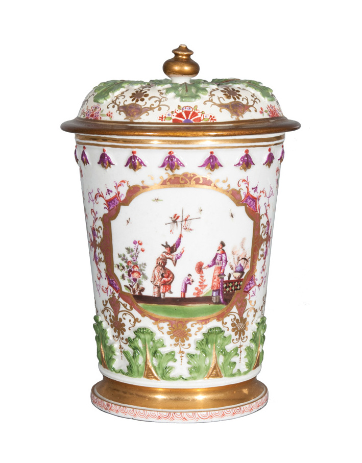 A rare lidded jar with chinoiseries after Johann Gregorius Höroldt