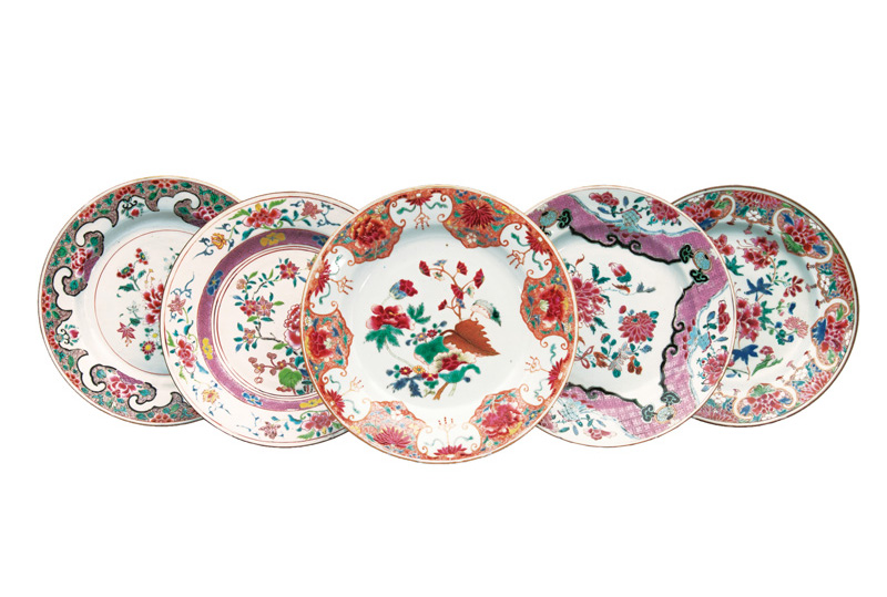 A set of 5 fine 'Famille Rose' plates