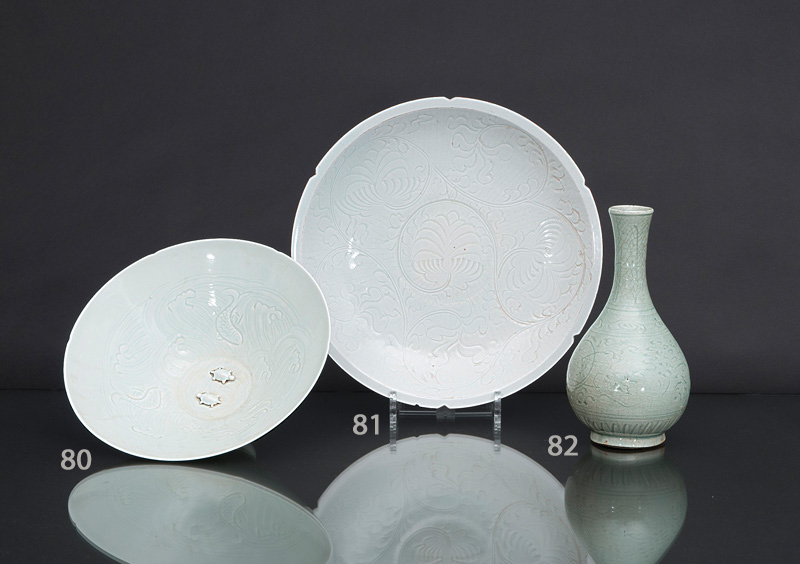 A Qingbai-bowl with flower decoration