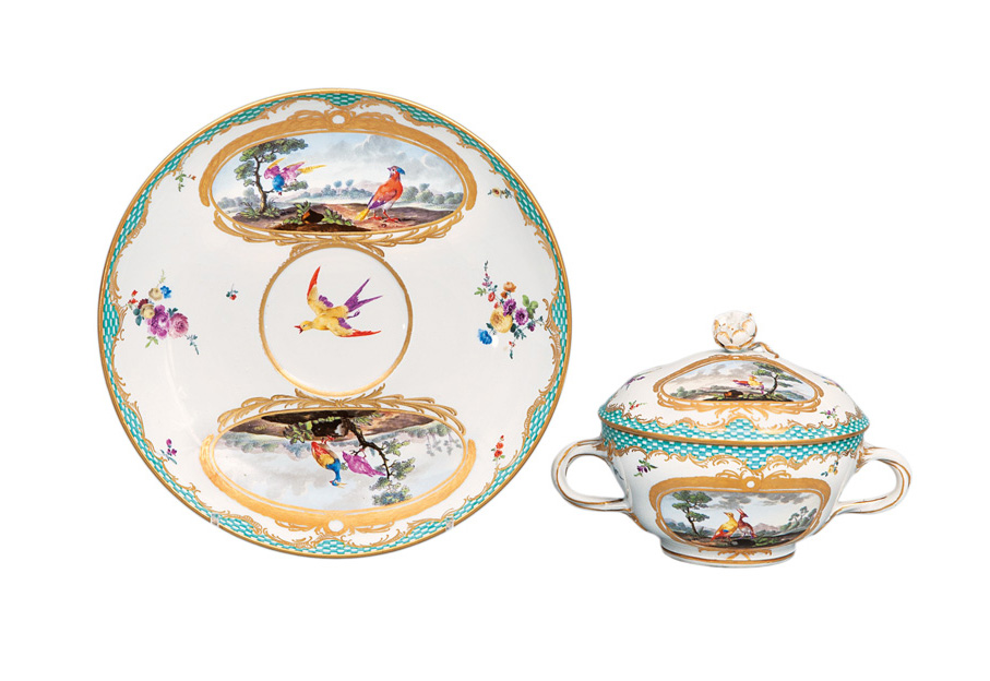 A small tureen with bird painting