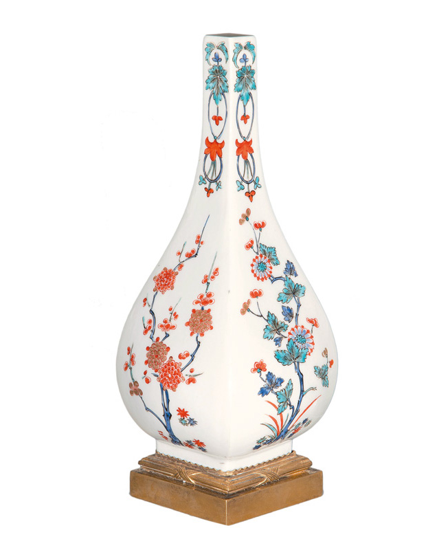 A rare Sake bottle vase with Kakiemon decoration