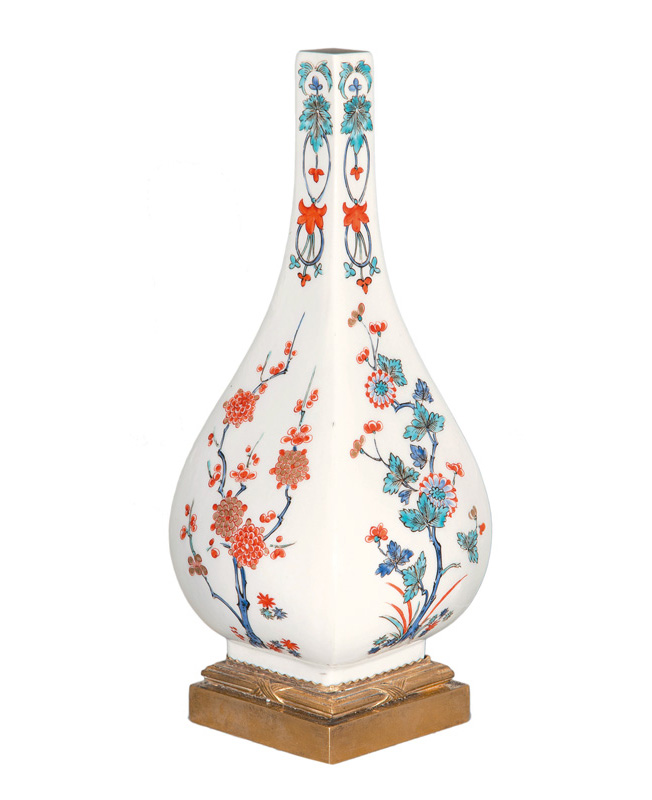 Seltene Sake-Flasche mit Kakiemon-Motiven