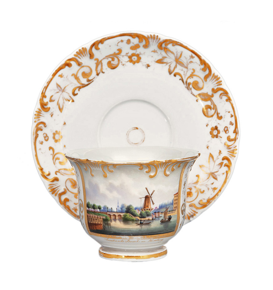 A topographical cup with Hamburg motif