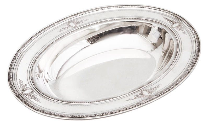 Reed & Barton, Taunton, Massachusetts - An oval bowl with medaillon ornaments An oval bowl with medaillon ornaments