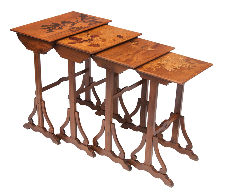Satz von 4 intarsierten Art-Nouveau-Tischchen