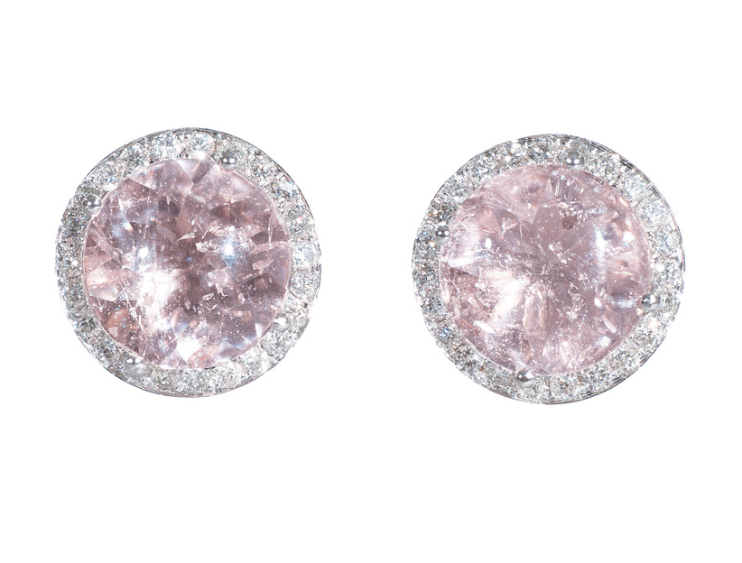 A pair of morganit diamond earstuds