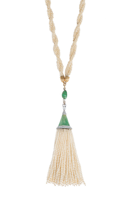An Art-Déco sautoir with pearls and jade