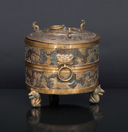 A rare bronze cover vessel 'LIAN' with gilt animal relief
