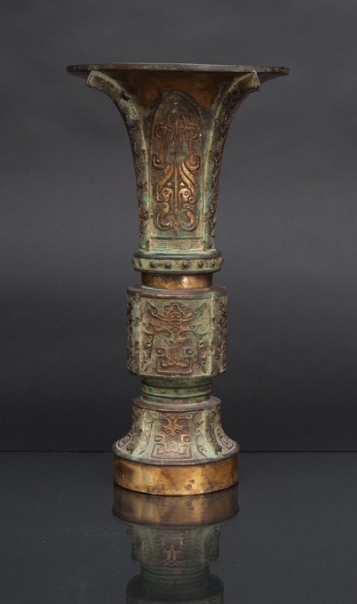 An archaistic bronze vessel 'GU'