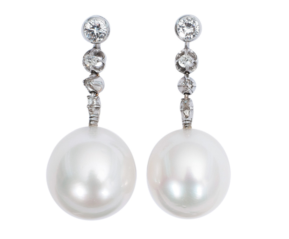 A pair of Southsea pearl earpendants