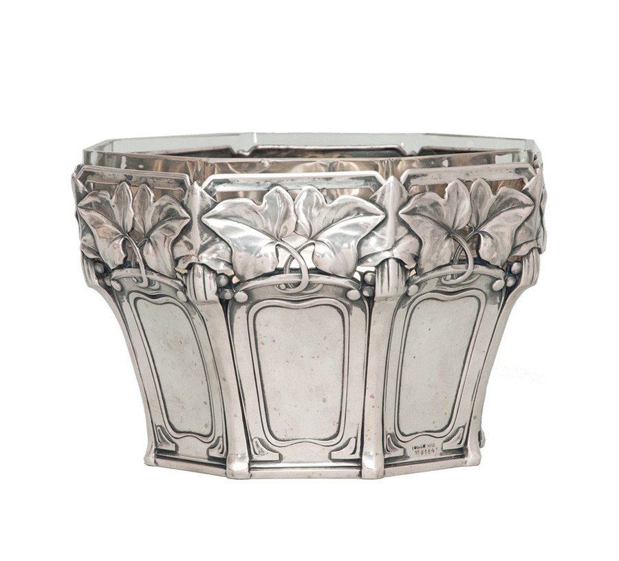 Bruckmann & Söhne, gegr. 1805 in Heilbronn - An Art Nouveau Jardiniére with stylised ivy pattern An Art Nouveau Jardiniére with stylised ivy pattern
