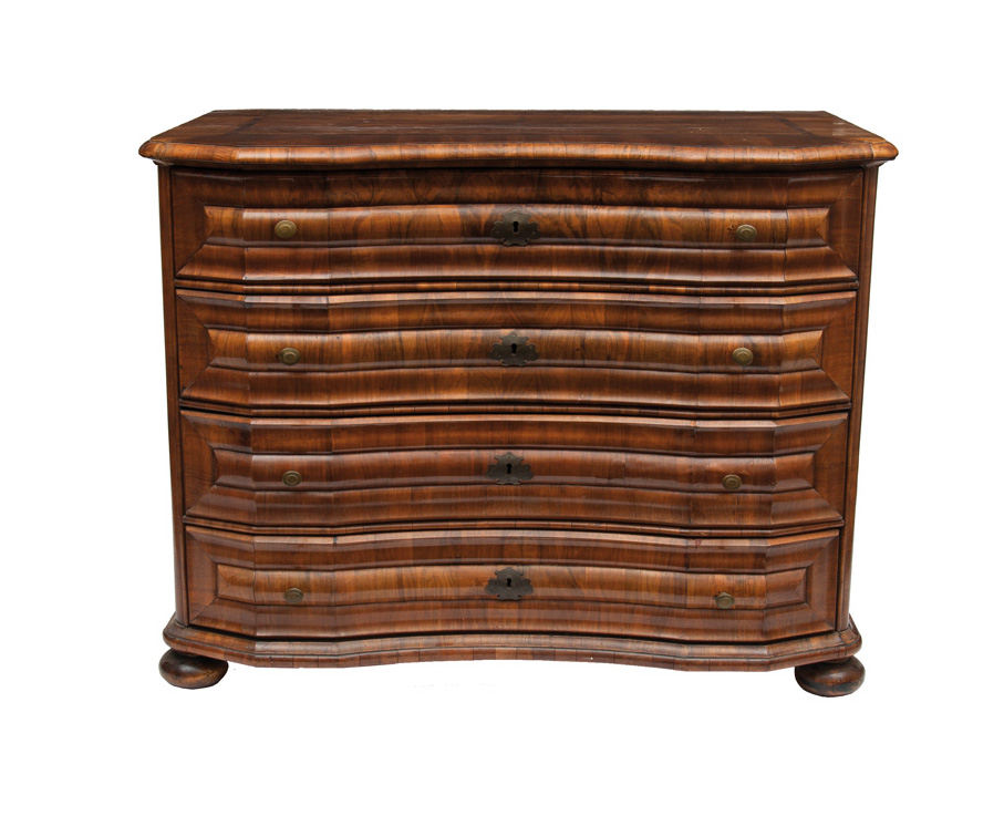 A big Frankfurter Chest of drawers - Wellenkommode