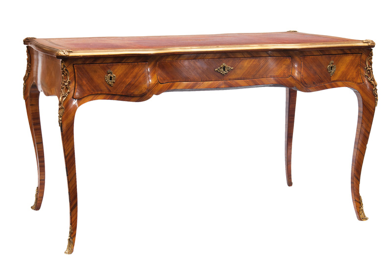 An elegant Bureau Plat in the style of Louis Quinze