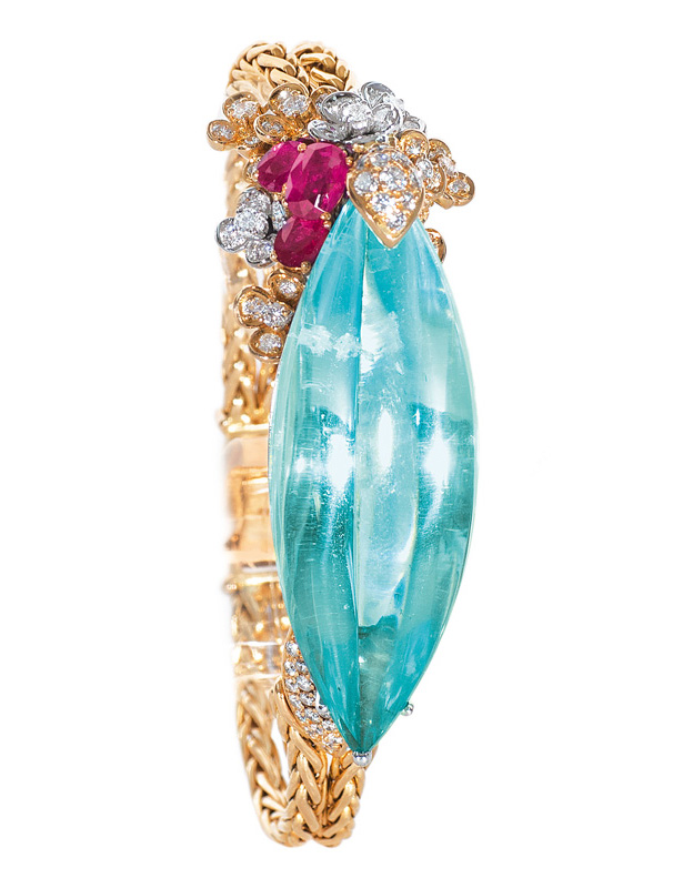 An aquamarine diamond bracelet