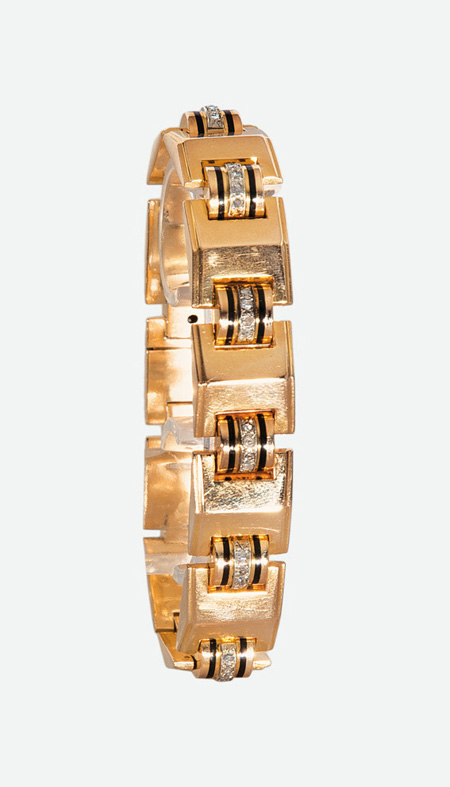 A golden bracelet with diamonds and onyx