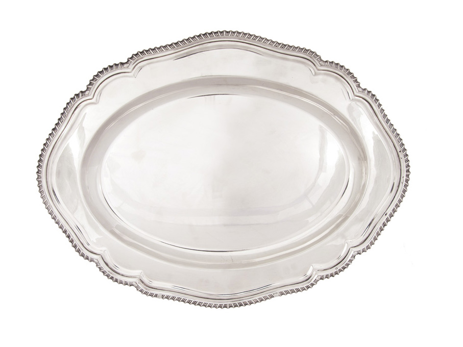 A hug serving dish