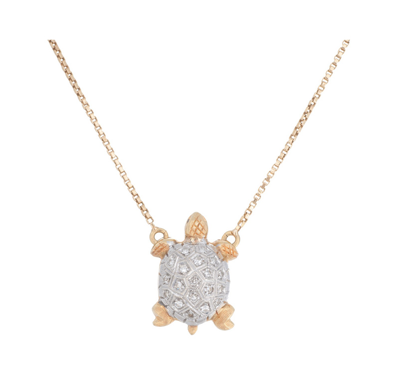 A small diamond pendant 'Turtle' with necklace