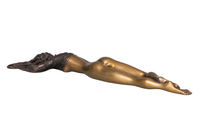 A bronze figure 'Venere Coperta'