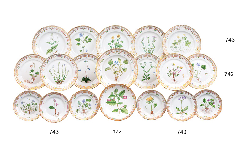 A set of 6 large ‚Flora Danica‘ plates