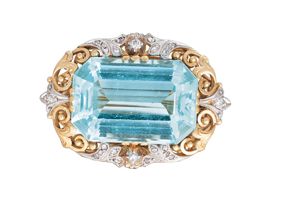 An aquamarine diamond brooch