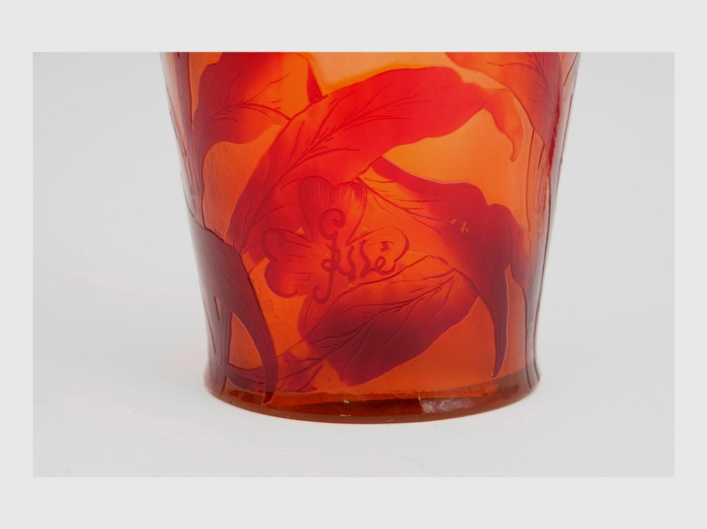An Art Nouveau glass vase 'Lilies' - image 2