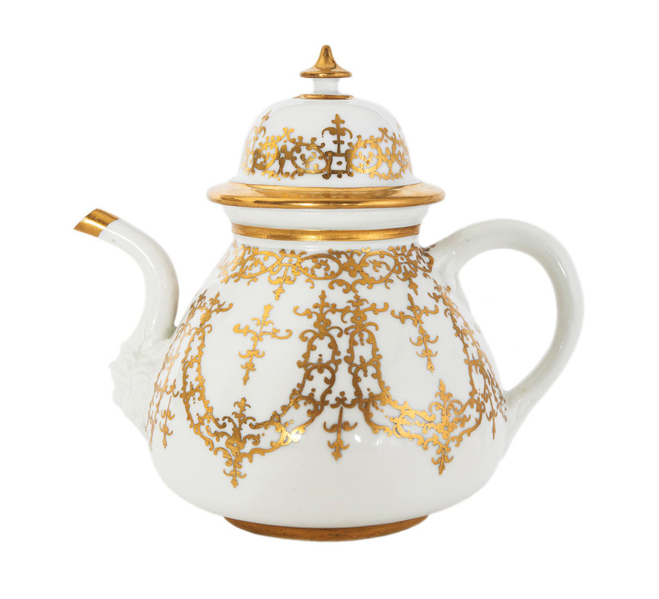 A rare teapot with gold decoration after Johann Georg Funke