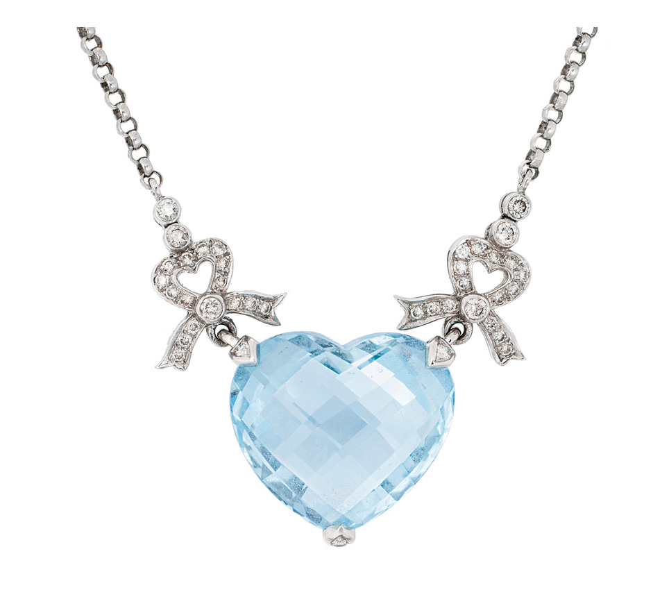 A heartshaped topaz pendant with necklace
