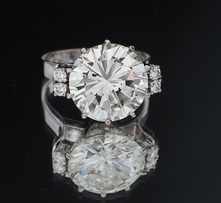 An extraordinary, highcarat single diamond ring