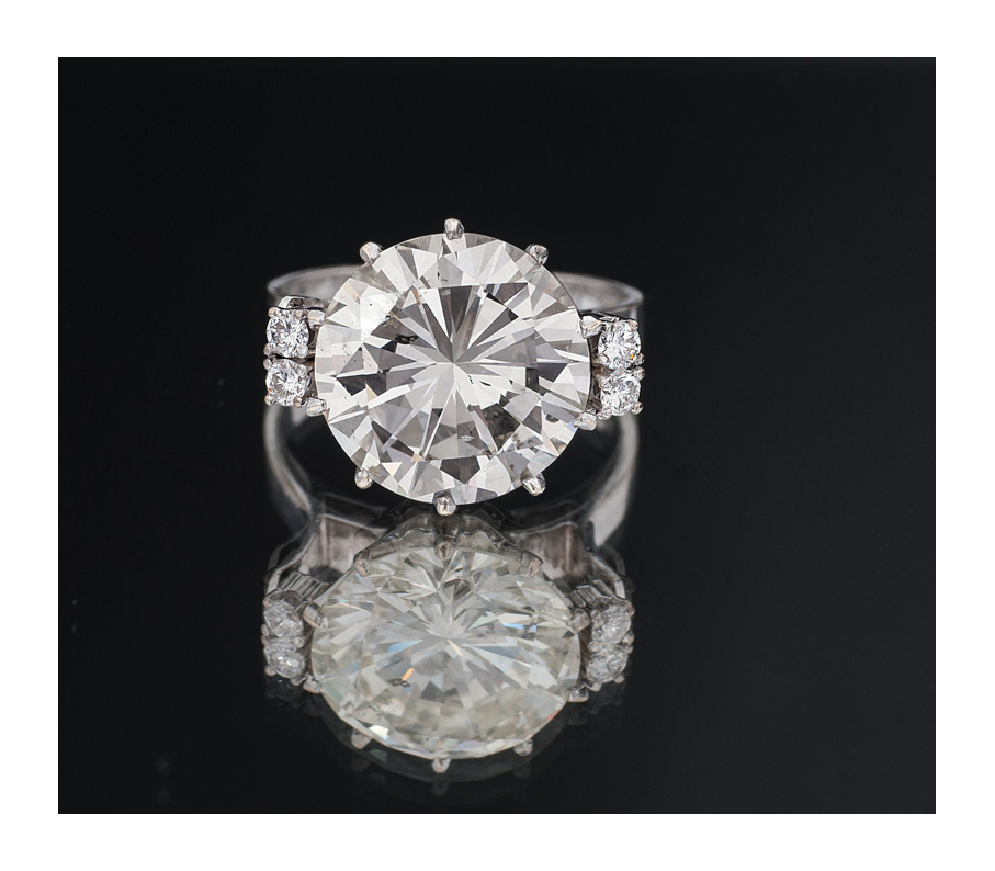 An extraordinary, highcarat single diamond ring - image 2