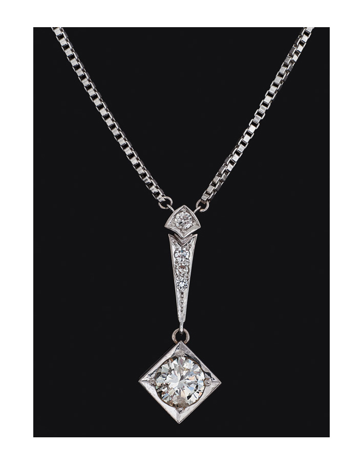 A single stone diamond pendant with necklace