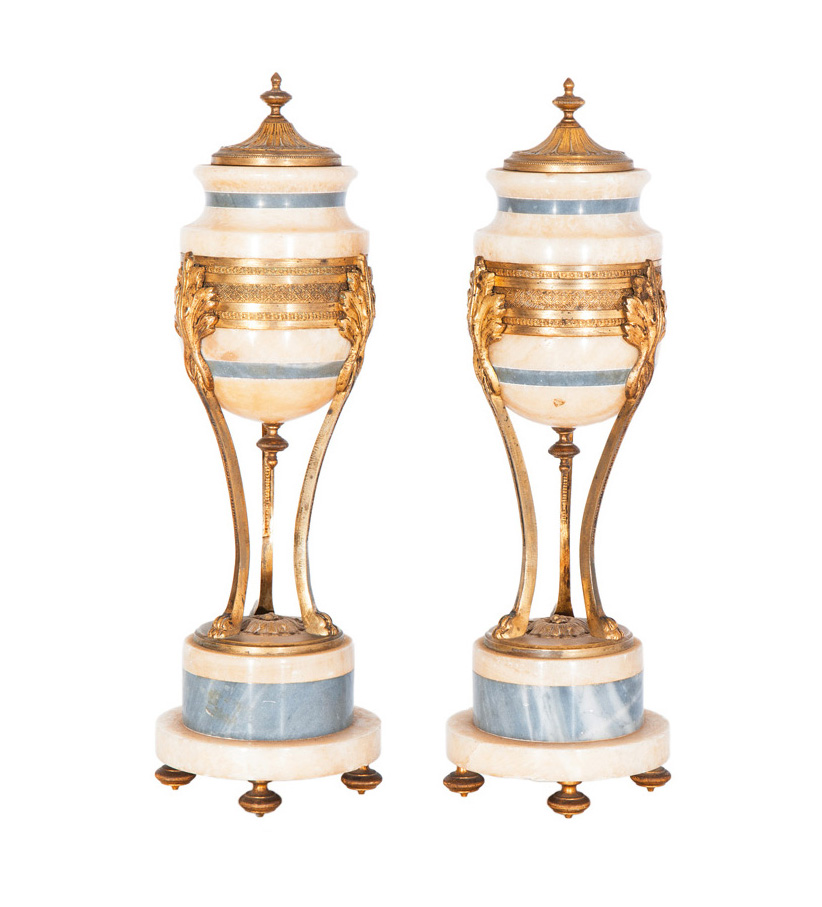 A pair of decorativer cassolettes