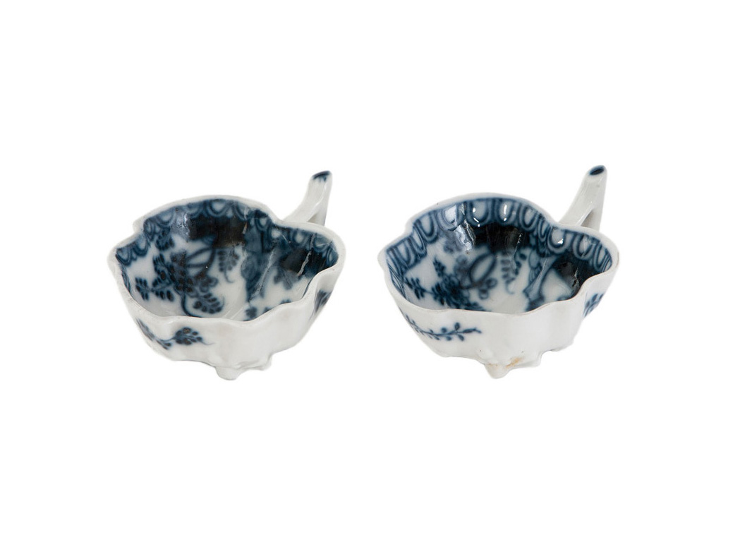 A pair of small leaf-shaped bowls with 'Rock and bird' pattern
