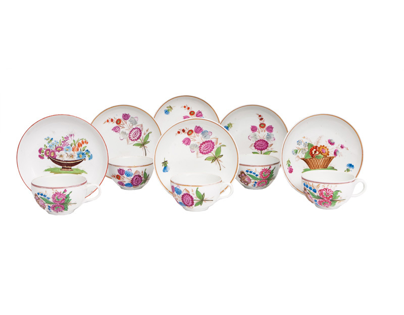 A set of 9 cups and 2 small bowls with flower painting