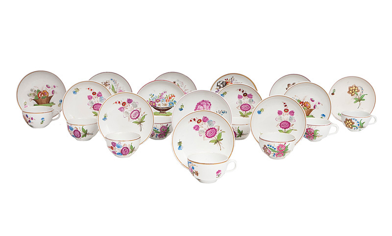 A set of 9 cups and 2 small bowls with flower painting - image 2
