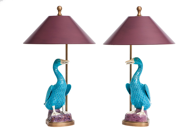 Paar eleganter Tischlampen mit Enten