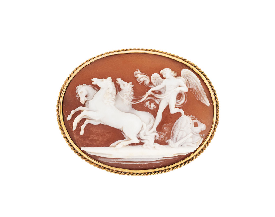 An antique cameo jewellery set