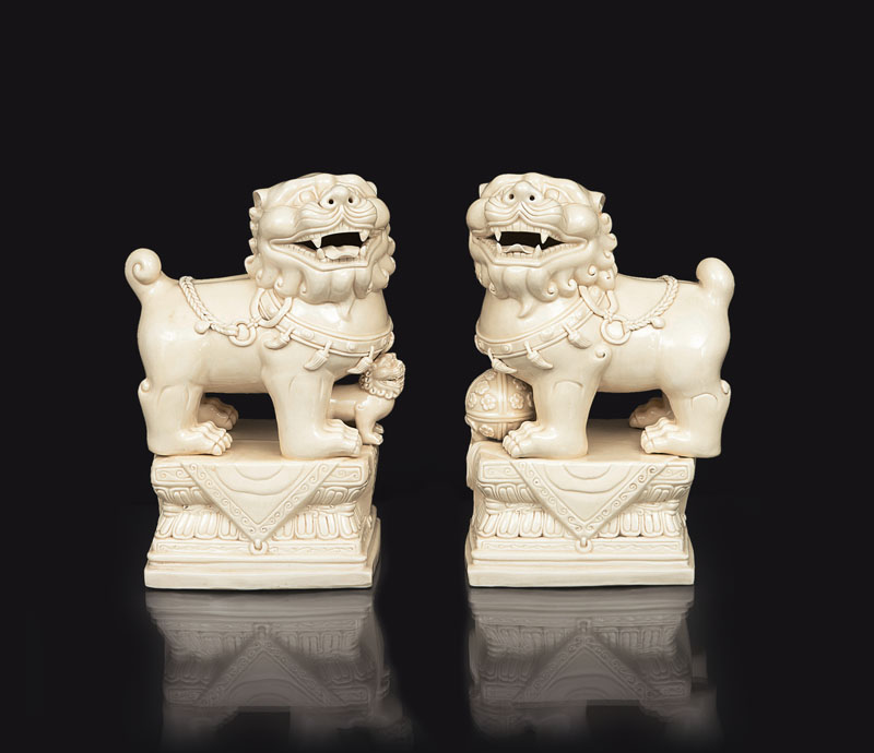 Paar feiner Dehua-Figuren 'Buddhistische Löwen'