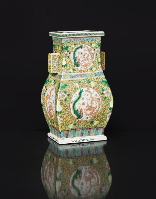 A yellow-ground vase 'HU' with dragon and phoenix