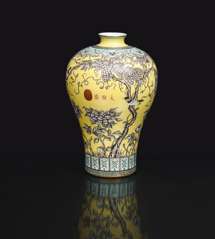 A tall 'Dayazhai' Meiping vase